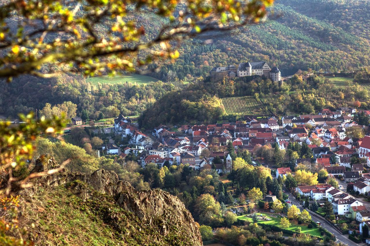 Hotel Ev.Familienferien-Und Bildungsstaette Ebernburg à Bad Münster am Stein-Ebernburg Extérieur photo