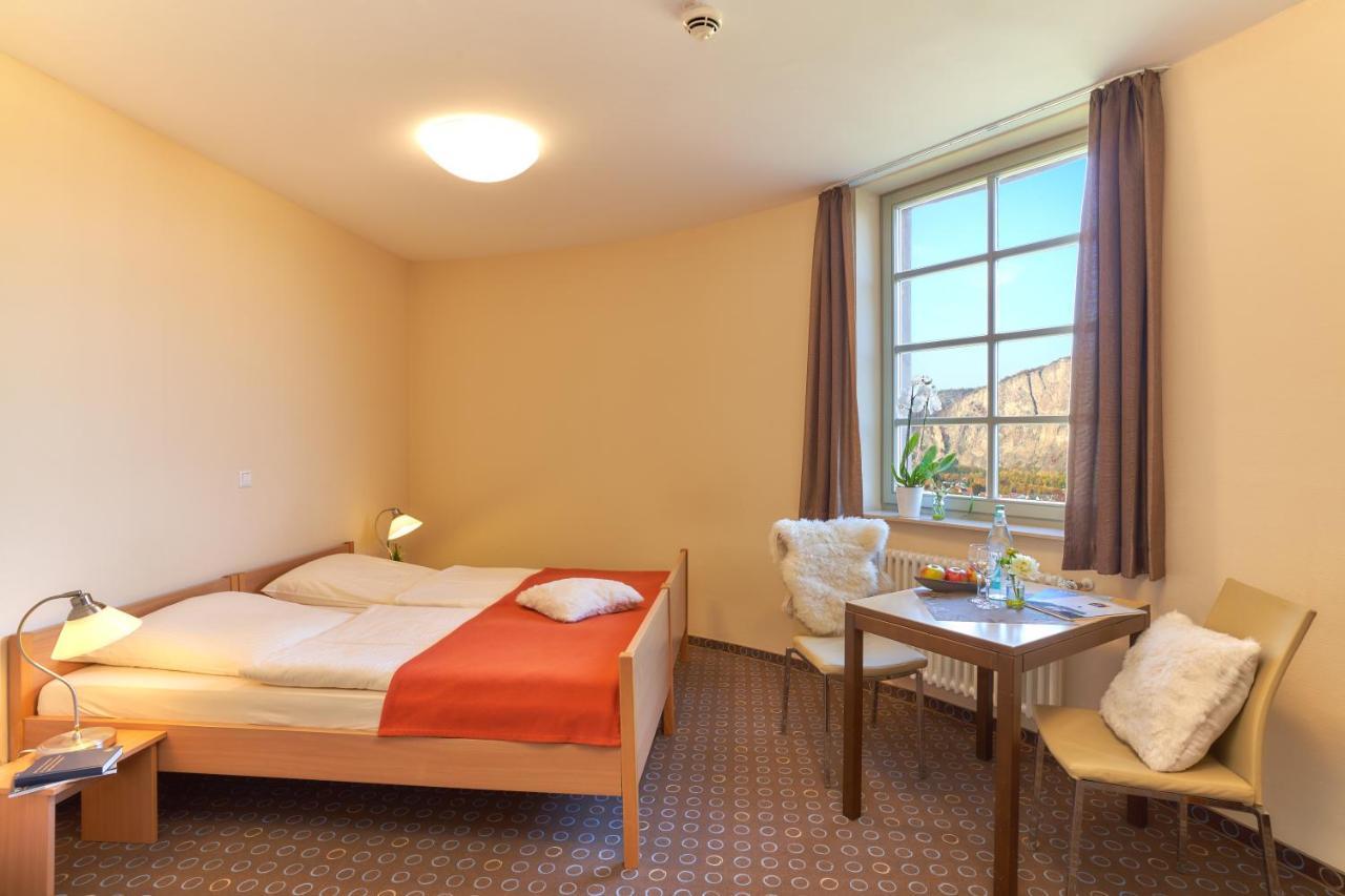 Hotel Ev.Familienferien-Und Bildungsstaette Ebernburg à Bad Münster am Stein-Ebernburg Extérieur photo